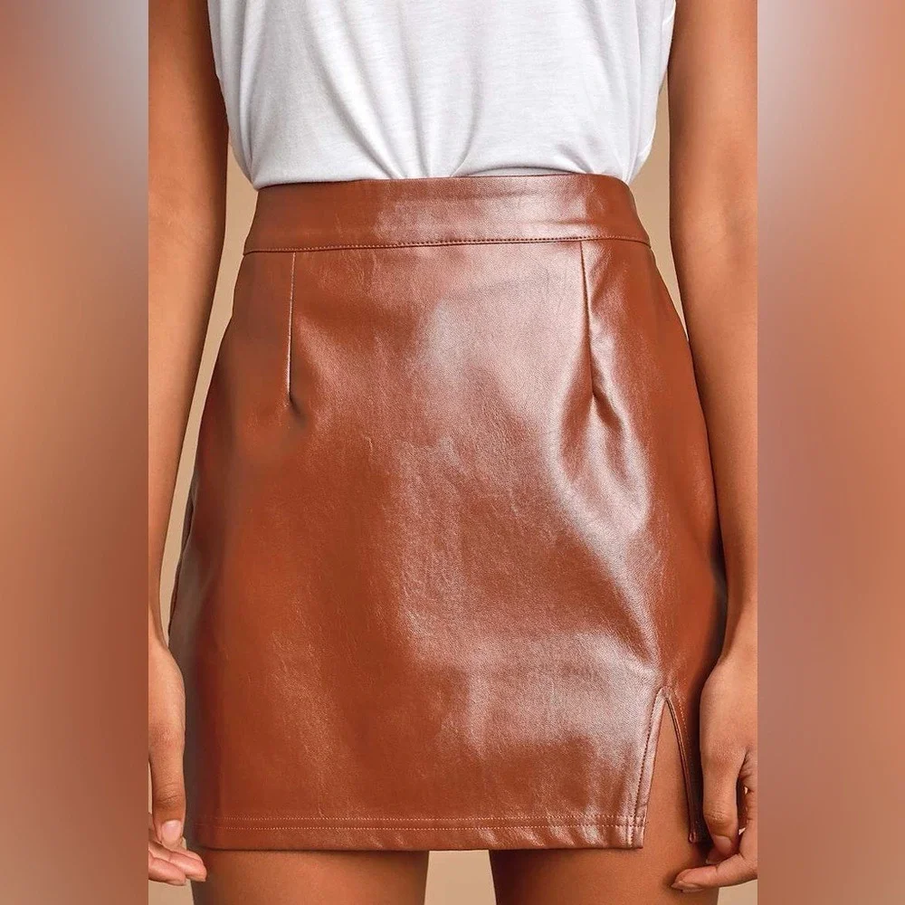 Lulus Corte Vegan Leather Mini Short‎ Skirt w/Slit, Chestnut Brown, Size M, NWT